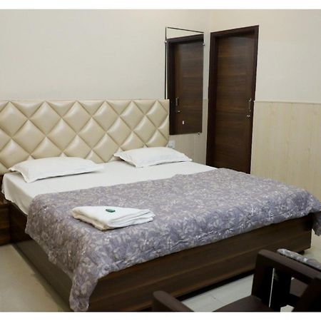 Rk Lodge Amritsar Esterno foto