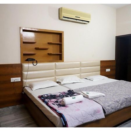 Rk Lodge Amritsar Esterno foto