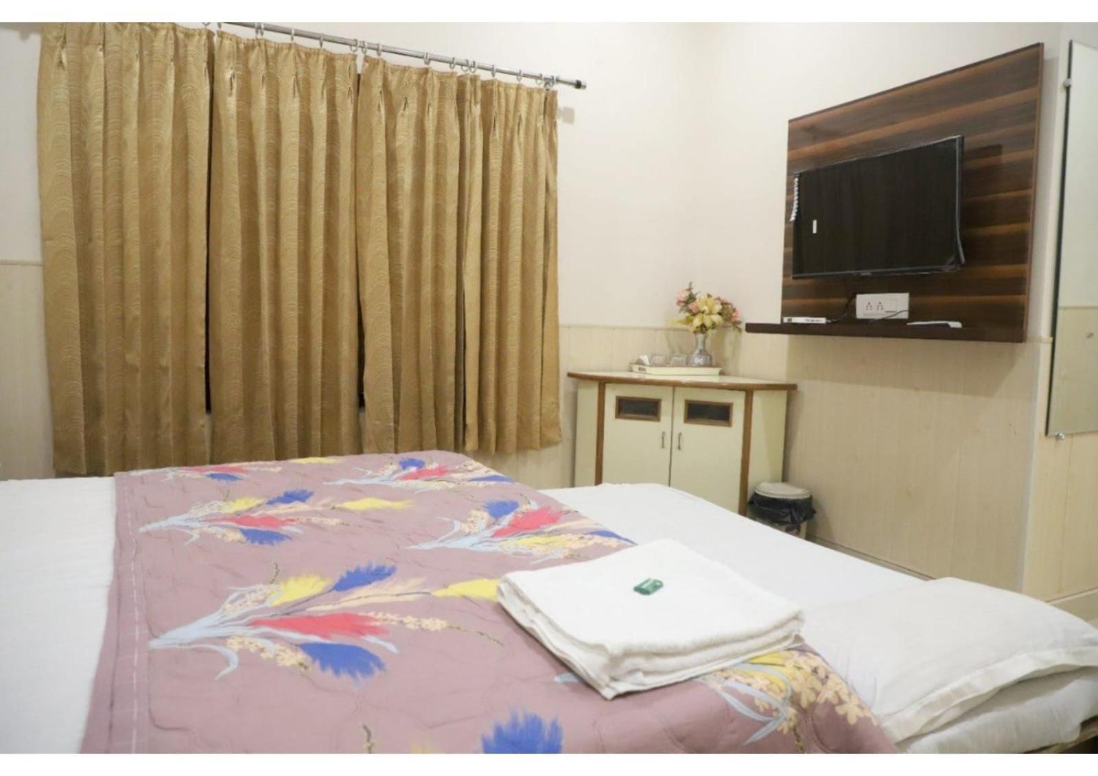 Rk Lodge Amritsar Esterno foto