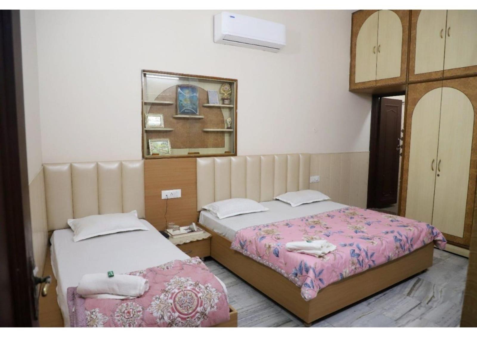 Rk Lodge Amritsar Esterno foto