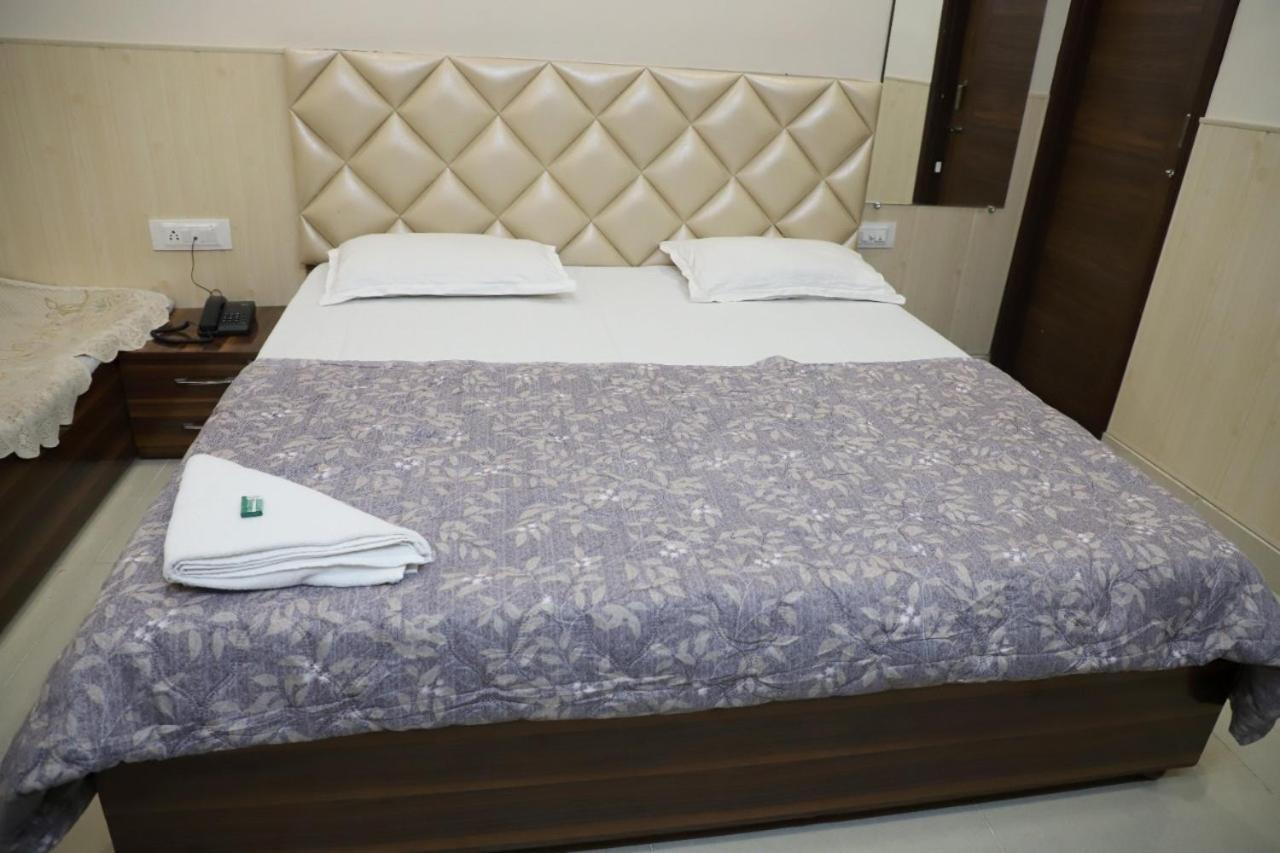 Rk Lodge Amritsar Esterno foto