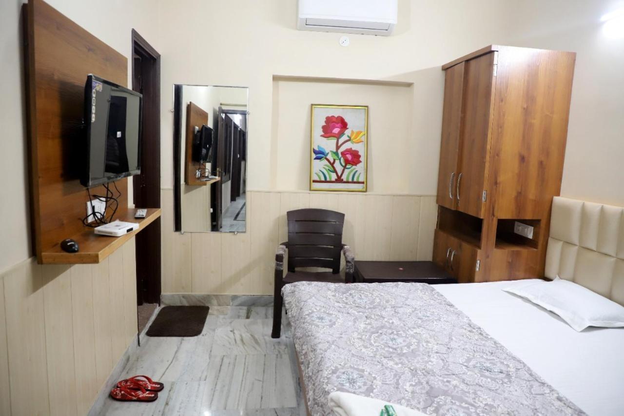 Rk Lodge Amritsar Esterno foto