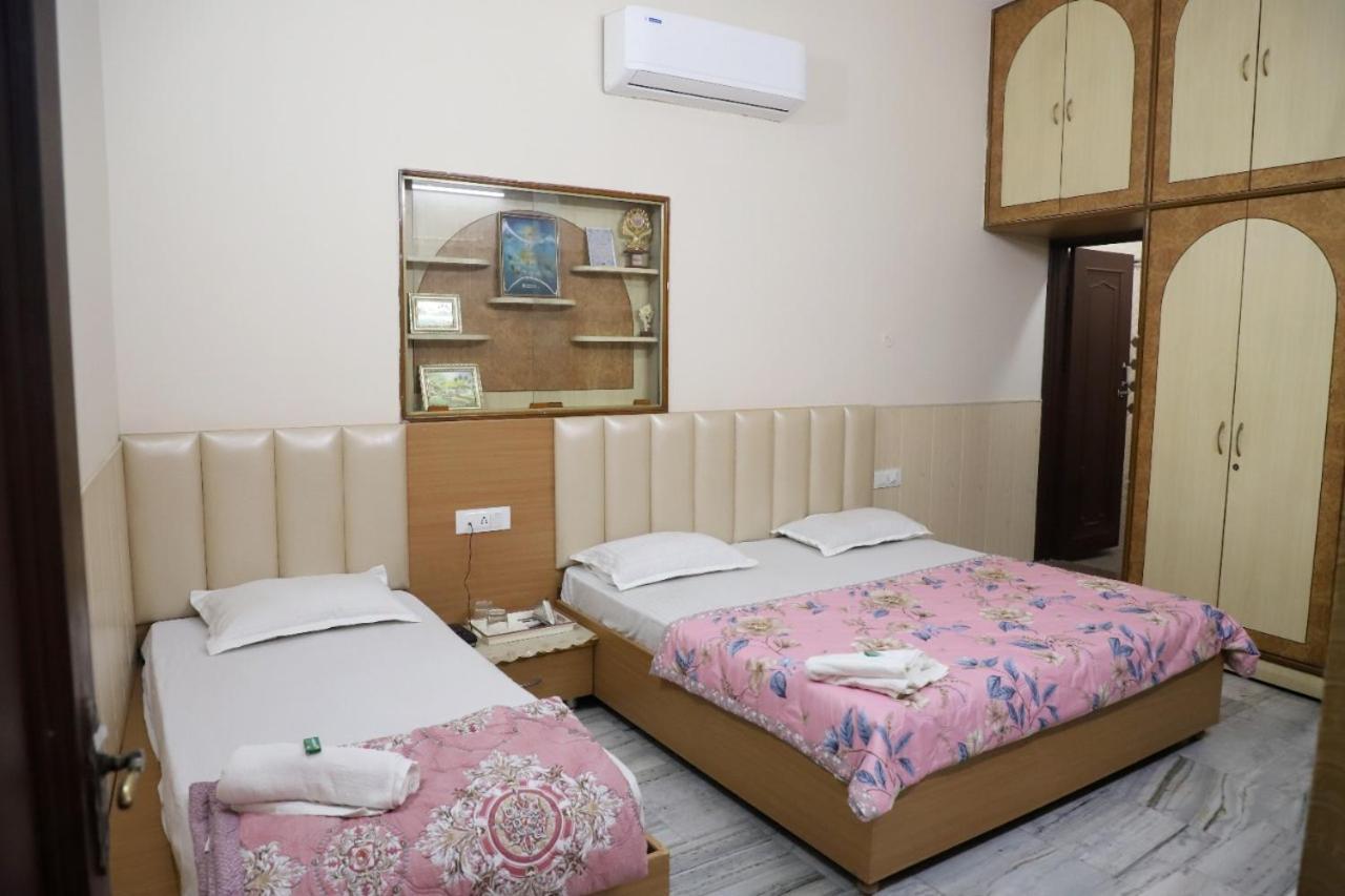 Rk Lodge Amritsar Esterno foto
