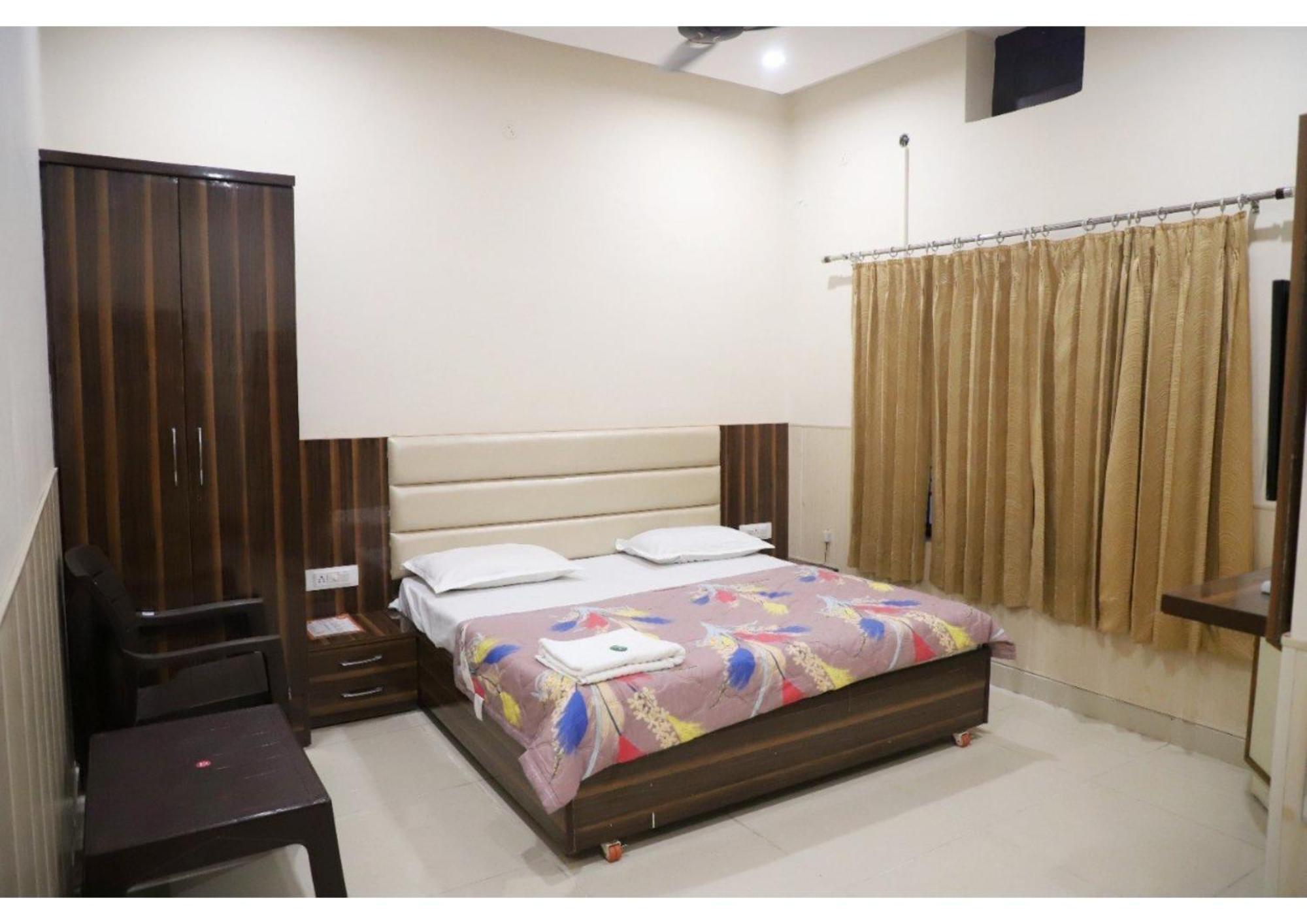 Rk Lodge Amritsar Esterno foto