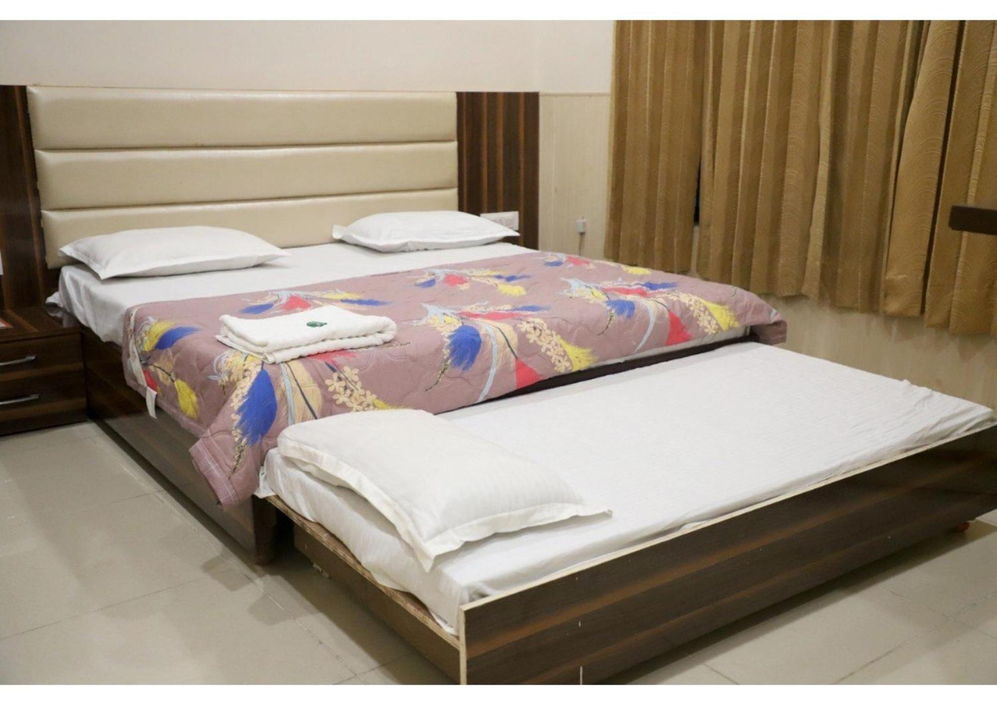 Rk Lodge Amritsar Esterno foto