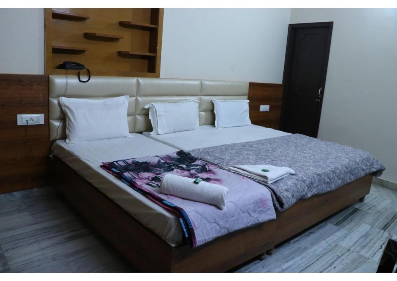 Rk Lodge Amritsar Esterno foto