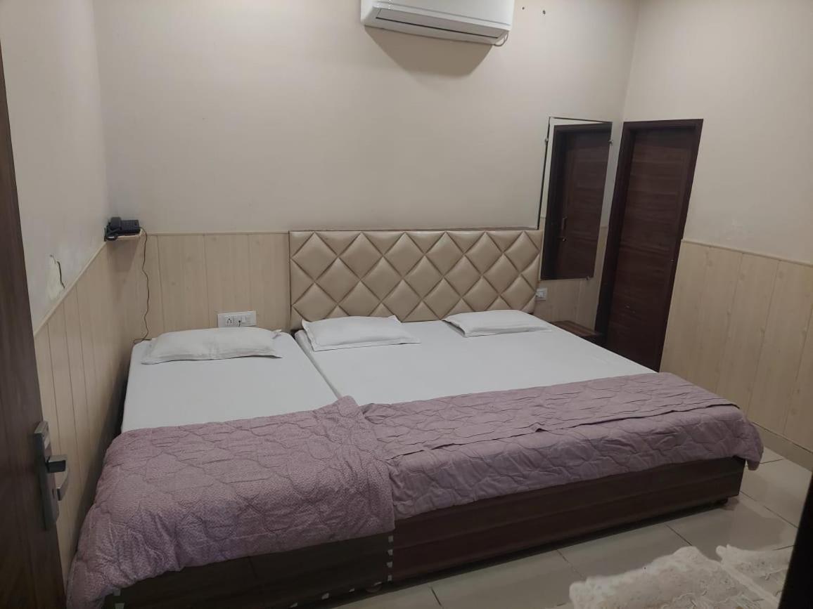 Rk Lodge Amritsar Esterno foto