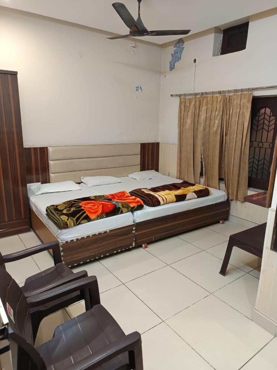 Rk Lodge Amritsar Esterno foto