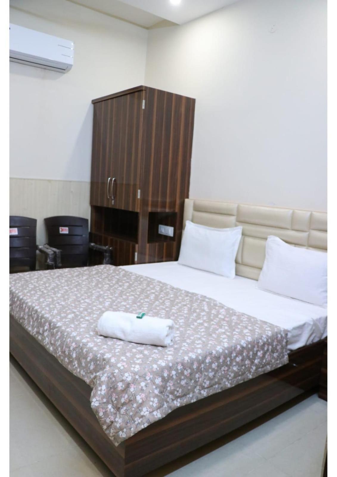Rk Lodge Amritsar Esterno foto